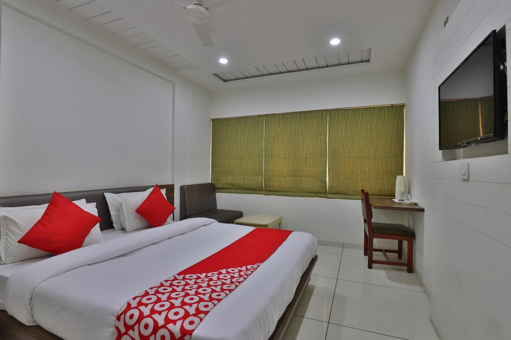 Collection O Panchsheel Hotel วาโดดารา ภายนอก รูปภาพ