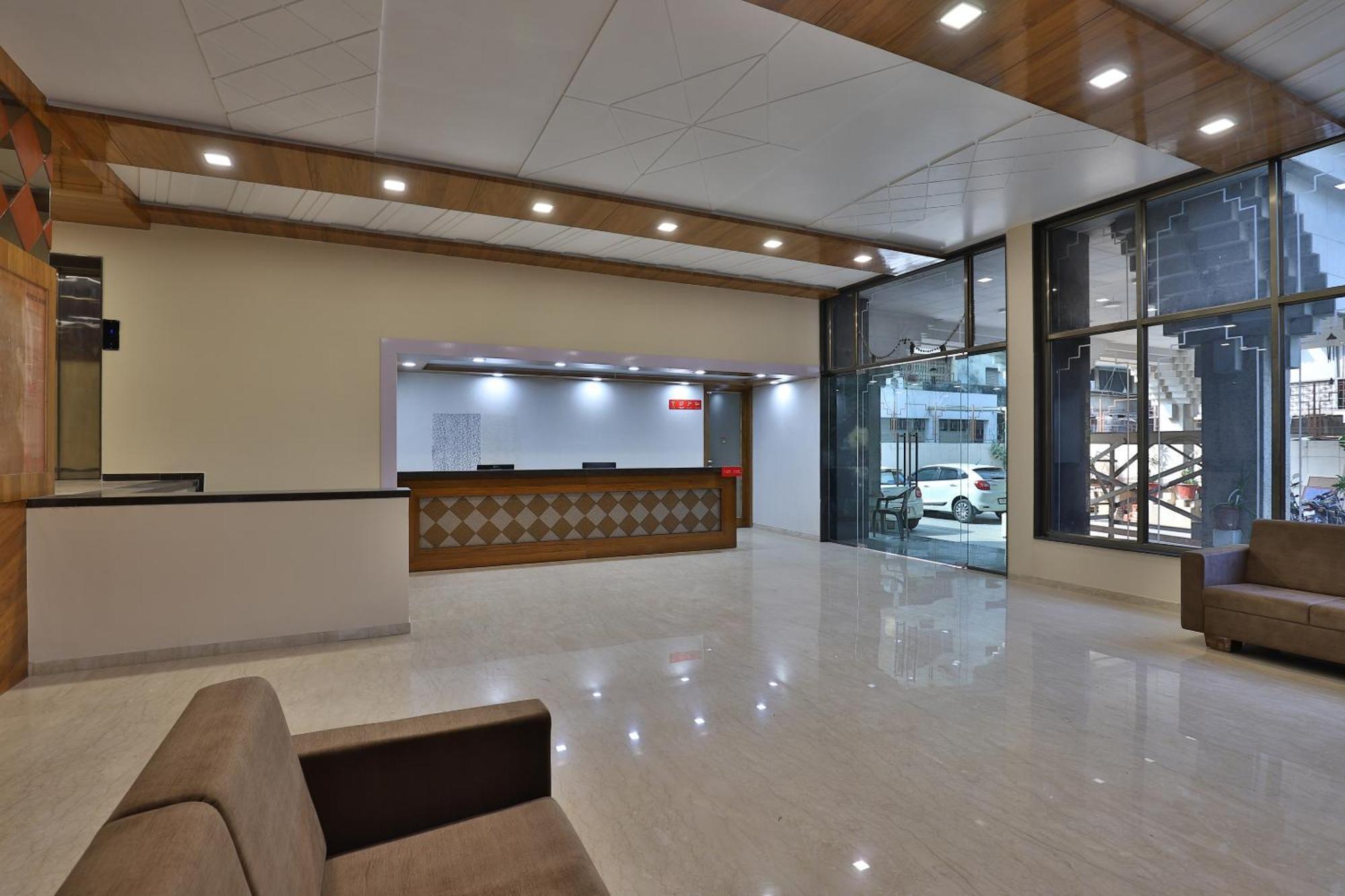 Collection O Panchsheel Hotel วาโดดารา ภายนอก รูปภาพ