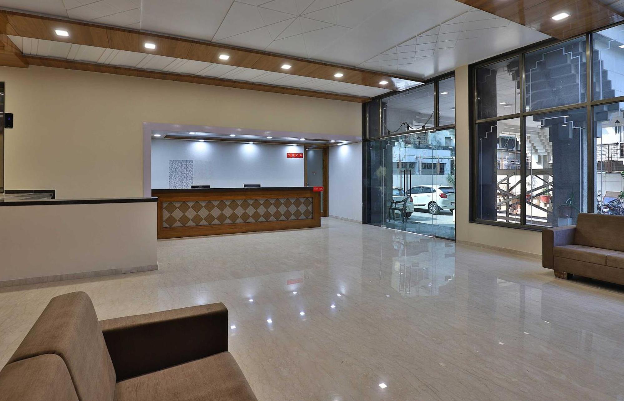 Collection O Panchsheel Hotel วาโดดารา ภายนอก รูปภาพ