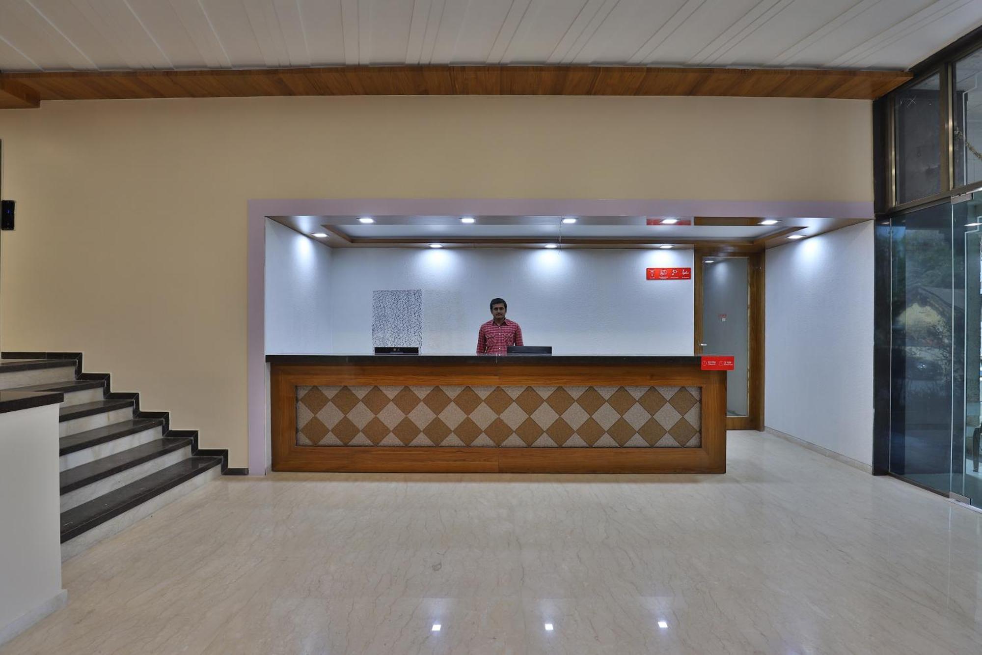 Collection O Panchsheel Hotel วาโดดารา ภายนอก รูปภาพ