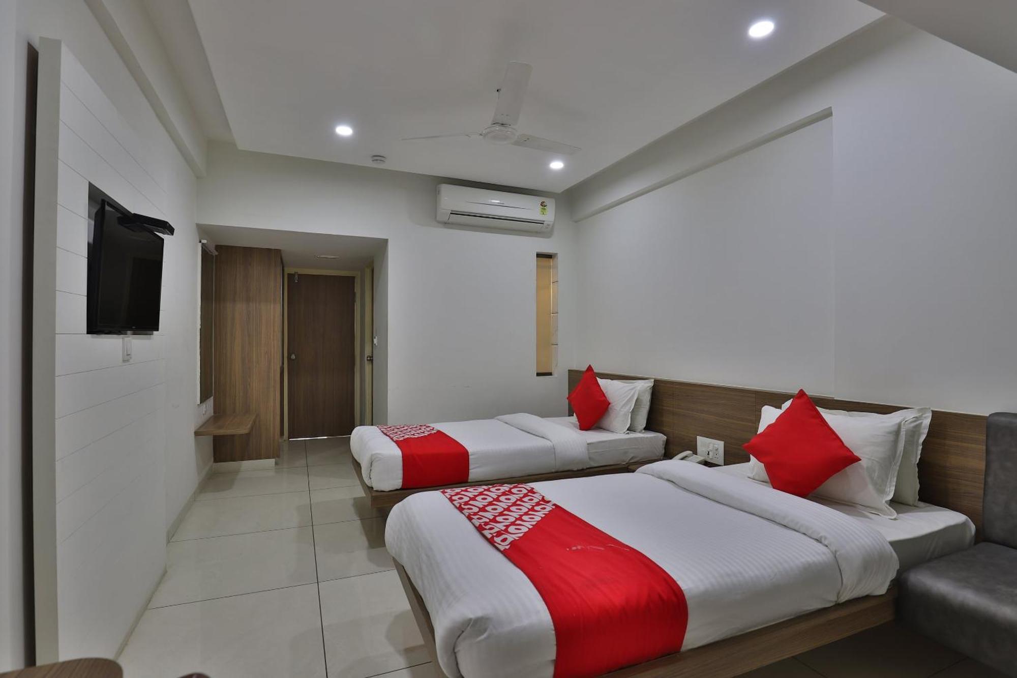Collection O Panchsheel Hotel วาโดดารา ภายนอก รูปภาพ
