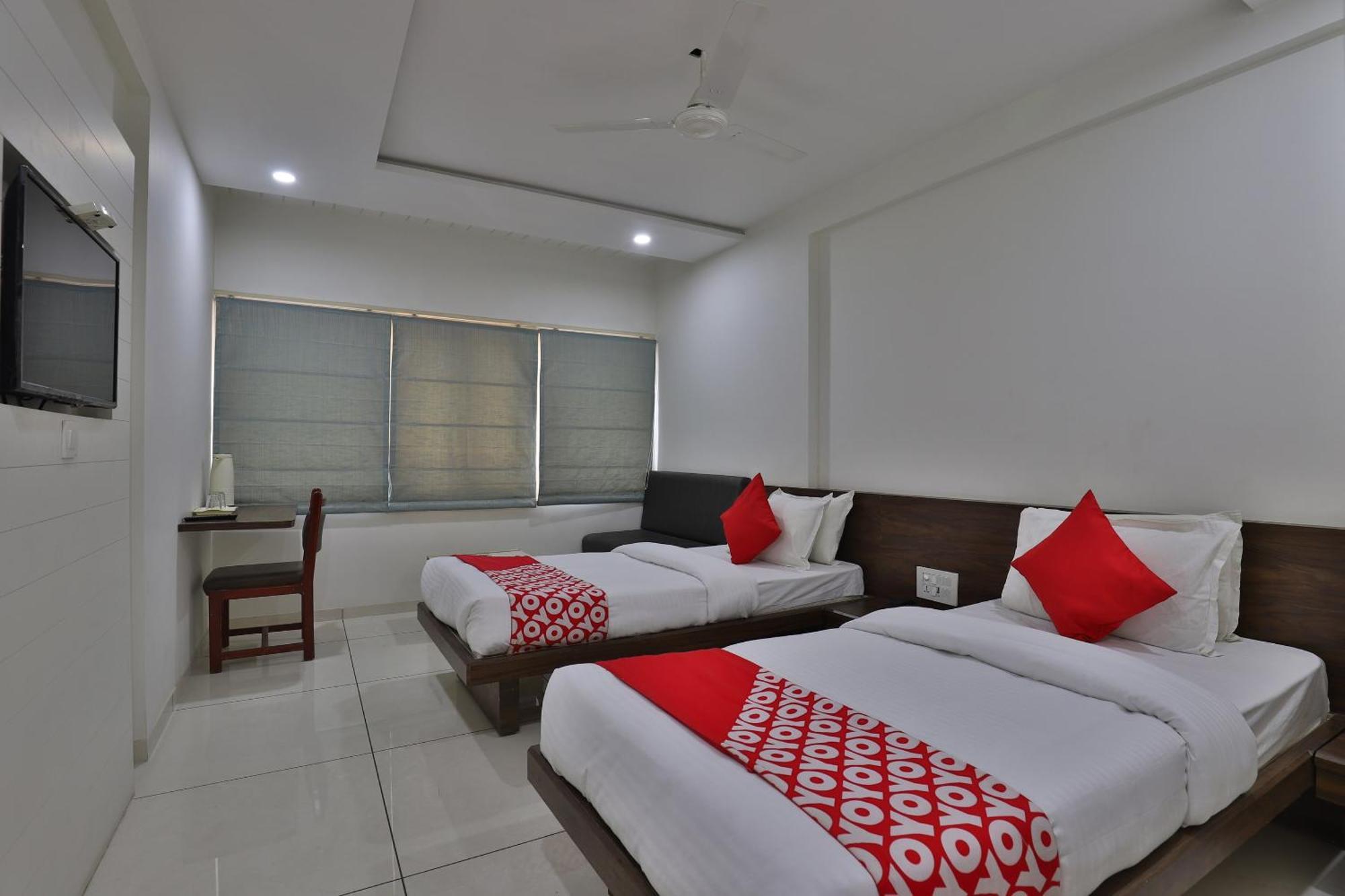 Collection O Panchsheel Hotel วาโดดารา ภายนอก รูปภาพ