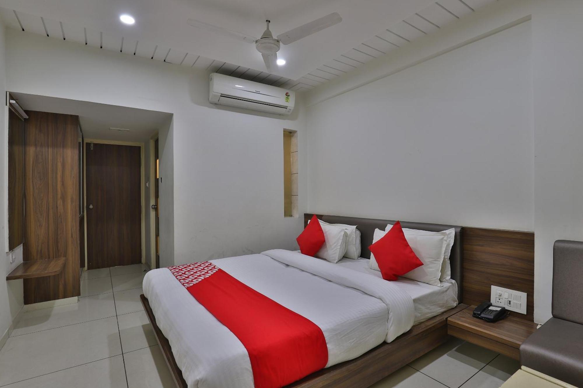 Collection O Panchsheel Hotel วาโดดารา ภายนอก รูปภาพ