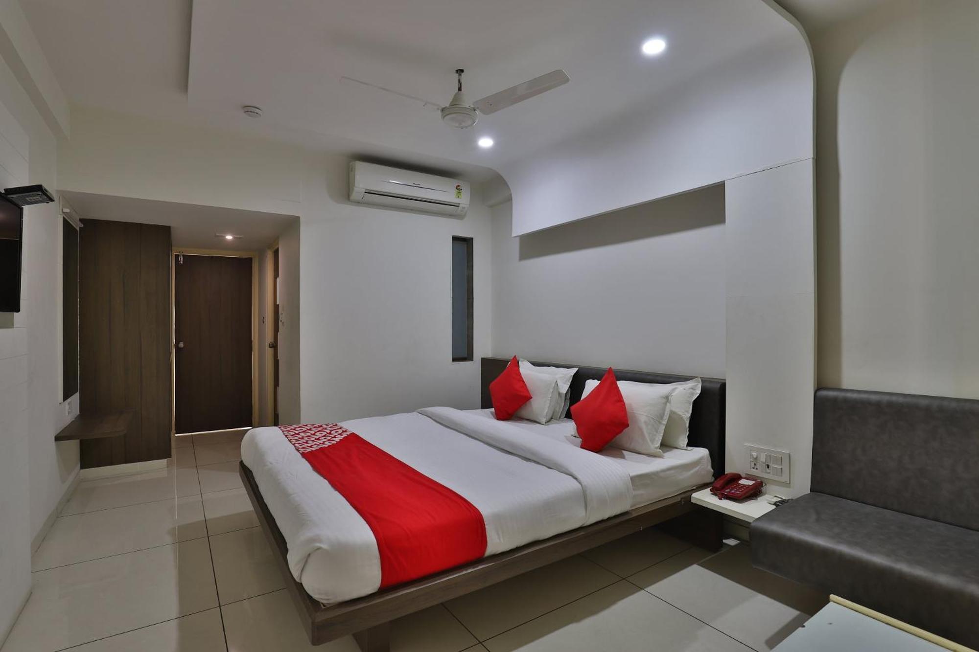 Collection O Panchsheel Hotel วาโดดารา ภายนอก รูปภาพ