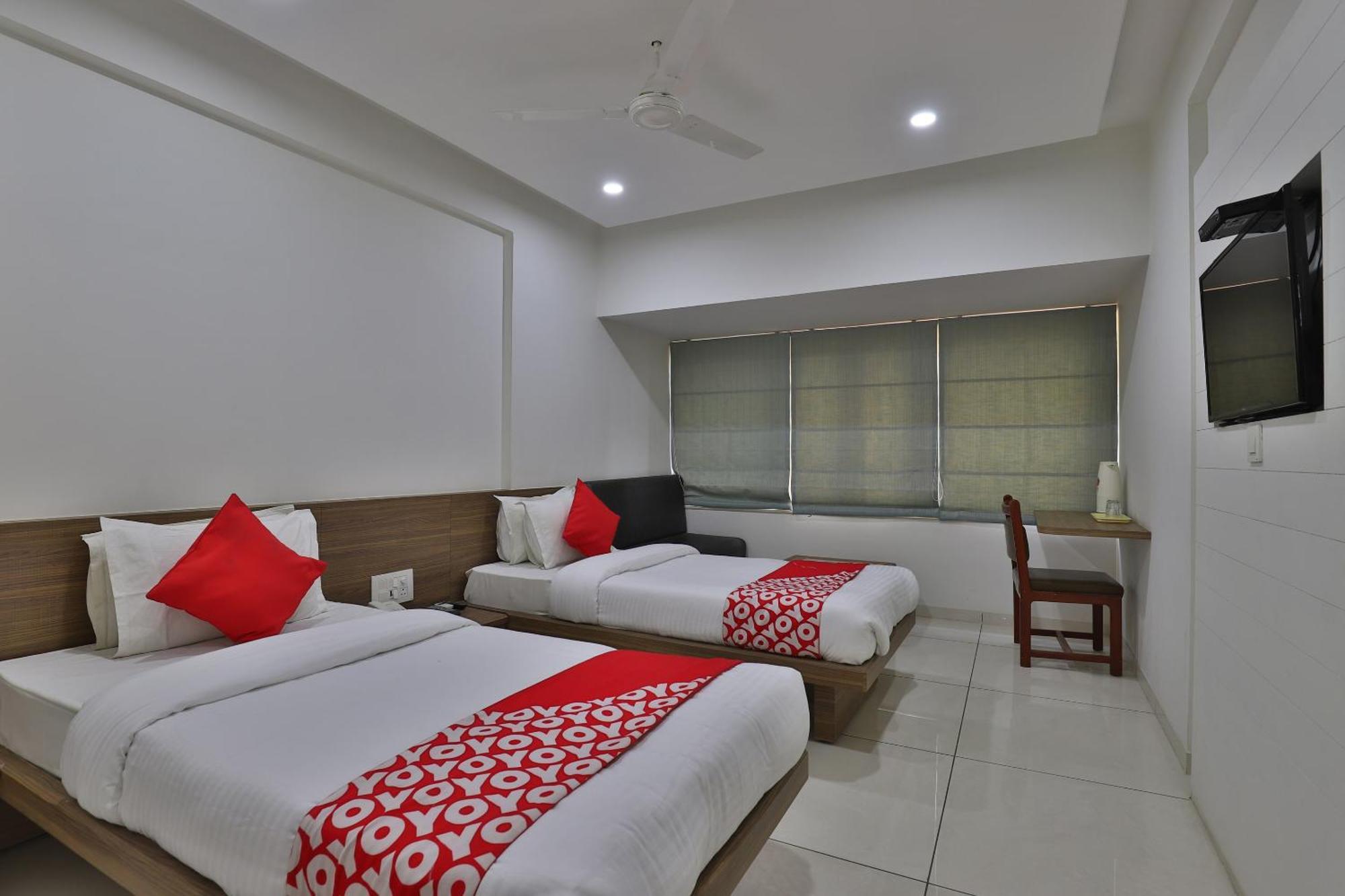 Collection O Panchsheel Hotel วาโดดารา ภายนอก รูปภาพ