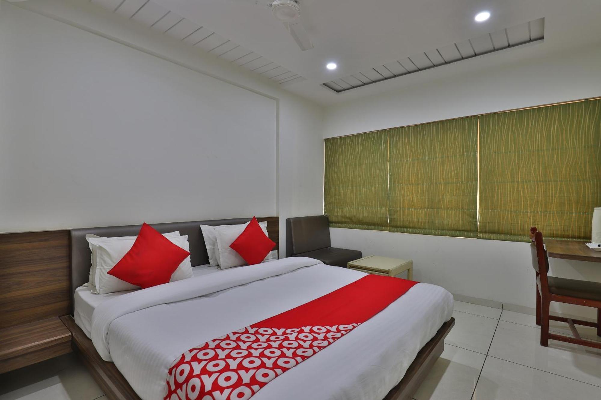 Collection O Panchsheel Hotel วาโดดารา ภายนอก รูปภาพ