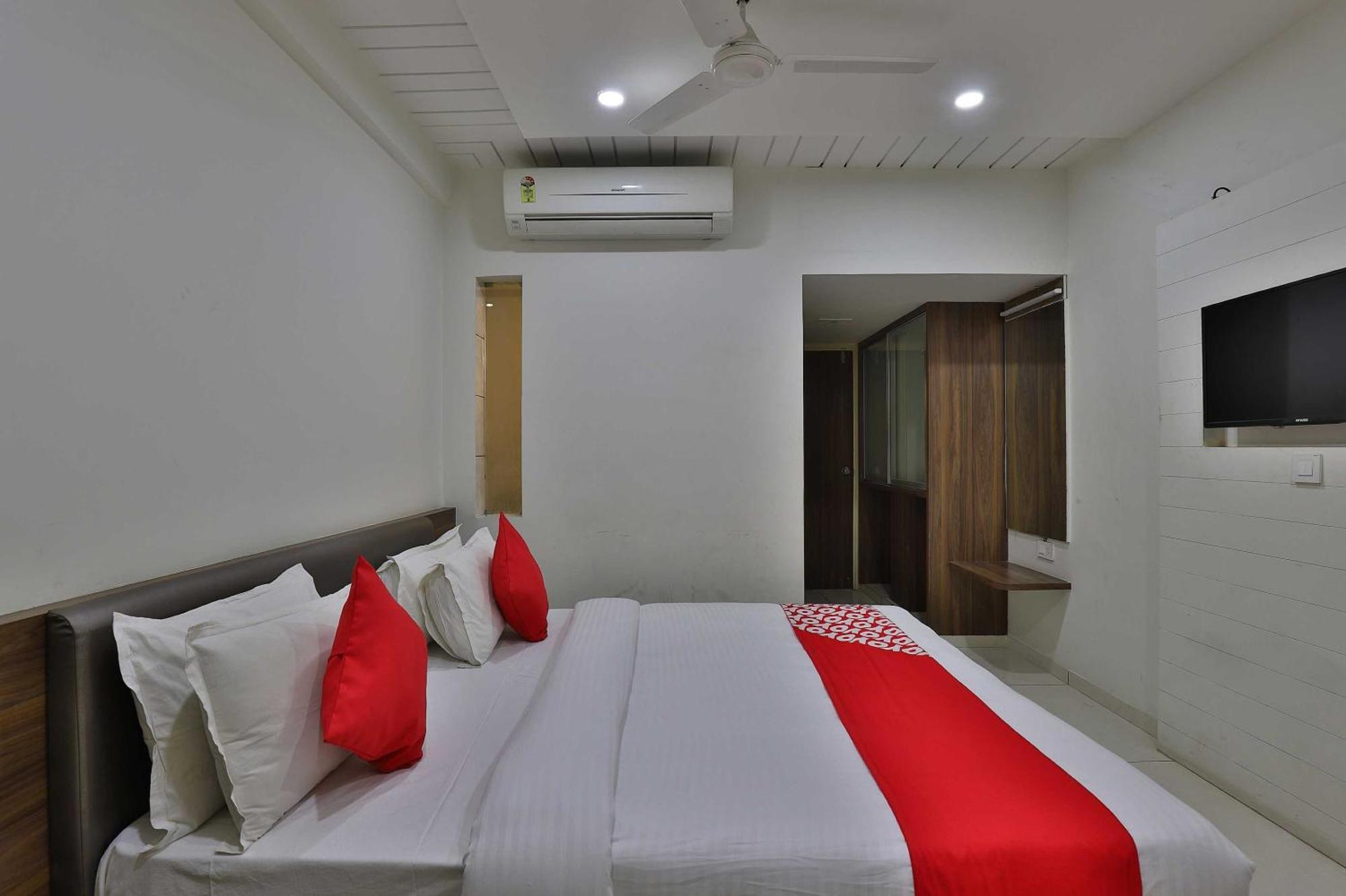 Collection O Panchsheel Hotel วาโดดารา ภายนอก รูปภาพ